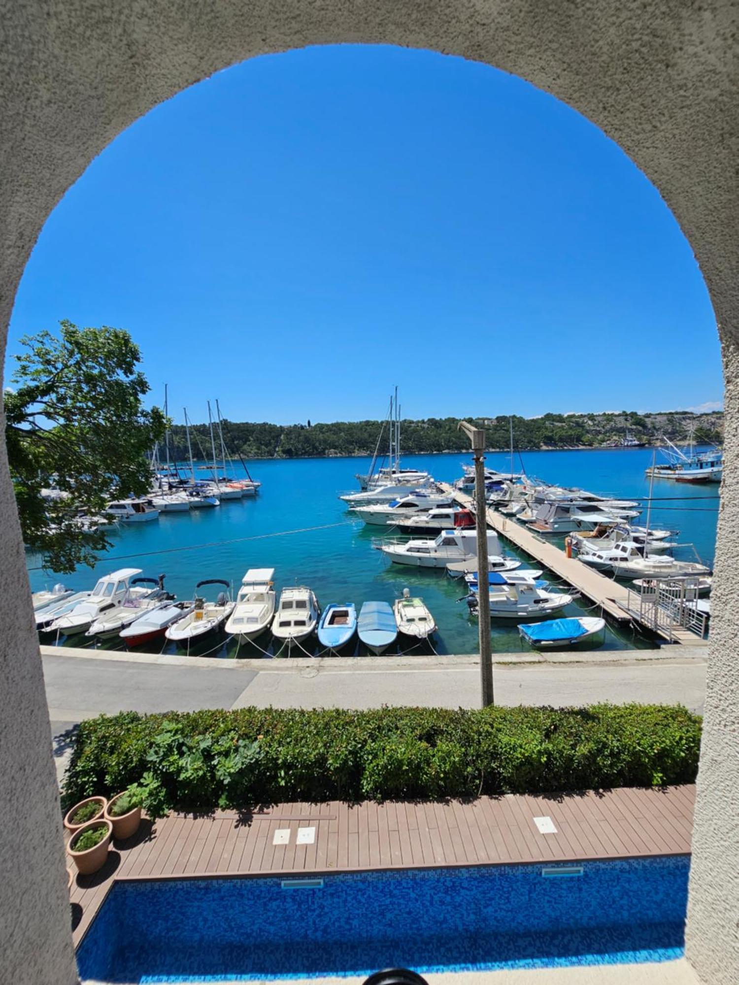 Villa Gaj Omišalj Exteriör bild
